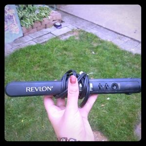 Revolon hair straightner